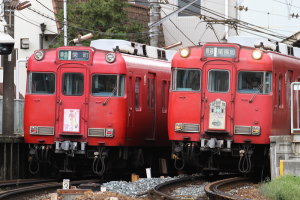 せとでん開業108年記念板(レトロ版)との並び