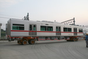 検車区に到着したモ4053