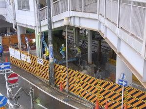 駅舎下の工事