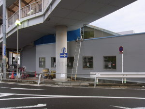 エレベーター連絡通路外観