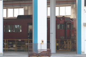 車庫内で部品取り中の6751F