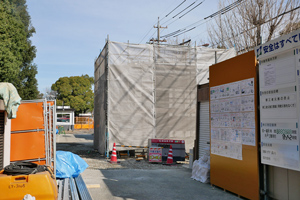 地上のエレベーター出入口の様子