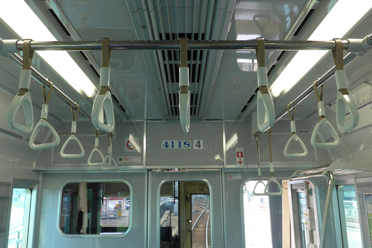 4018Fつり革増設実施: 瀬戸電のお部屋「瀬戸電ニュース」