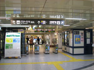 東山線栄駅
