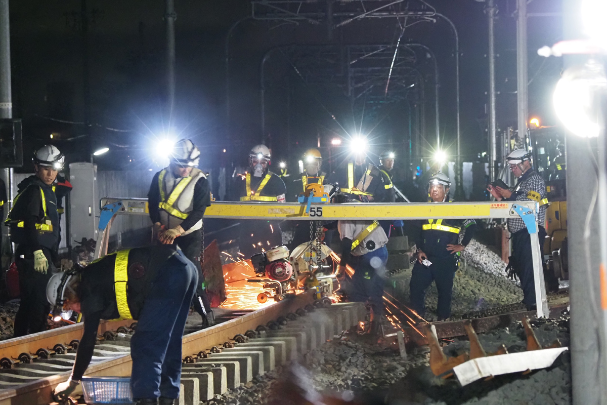 �����J�b�^�[�Ń��[���ڑ����𒲐�