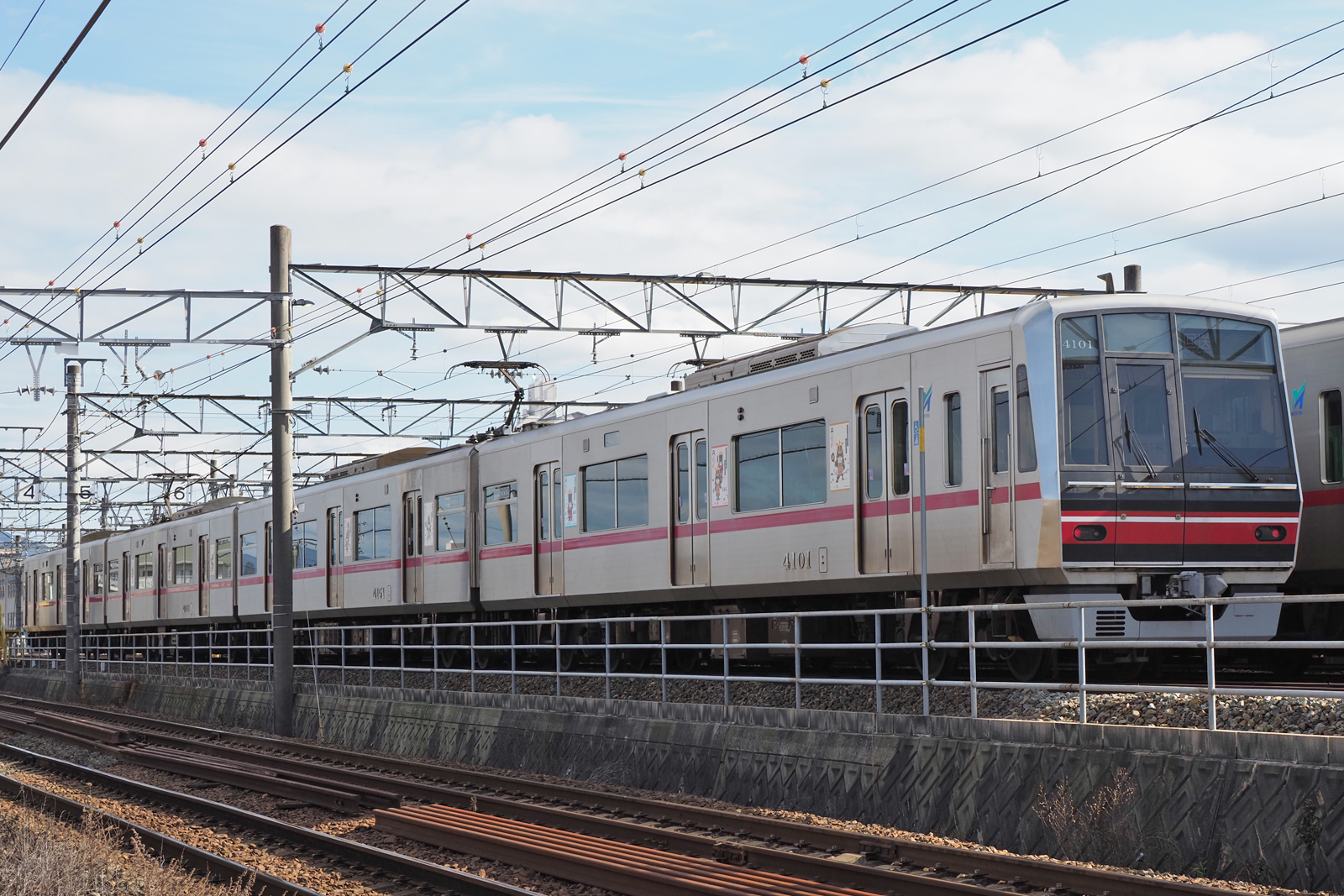 �{�f�B�X�e�b�J�[���f�o���ꂽ4001F