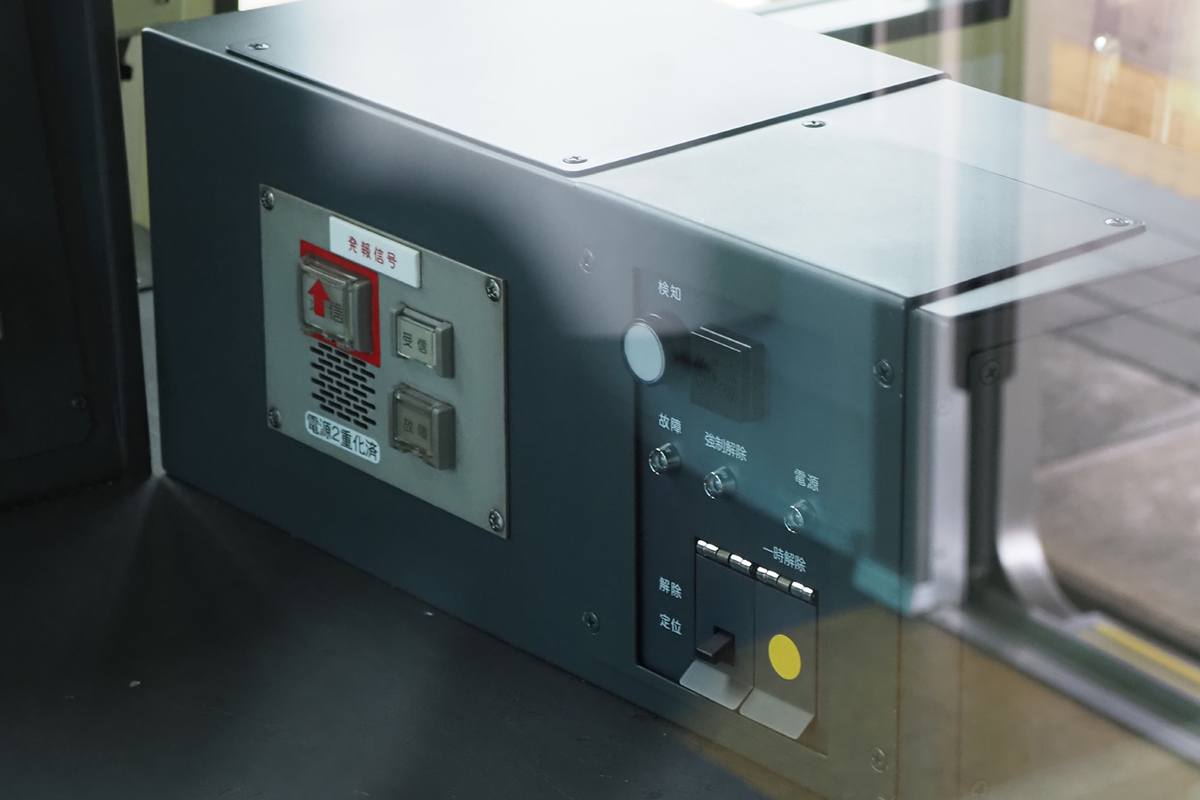 ���݂��ꂽ�@��p�l��